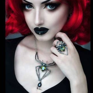 Emerald Venom Necklace - Gothic Necklace